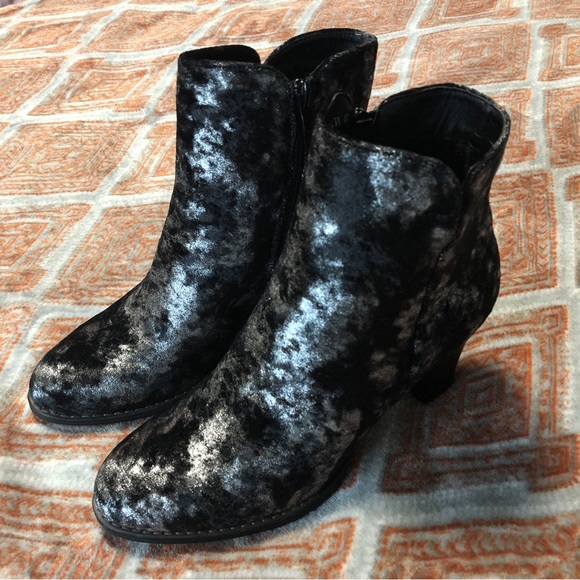 Modcloth Velvet Ankle Booties - Picture 6 of 13